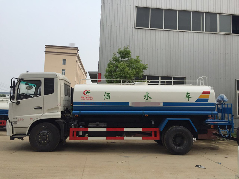 国五东风天锦洒水车 城市环境治理的得力助手