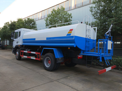 洒水车 城市清洁的默默守护者