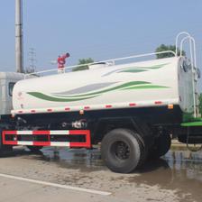 天锦底盘发动机马力与洒水车厂家图片详解