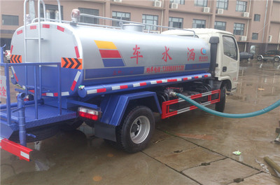 龙岩5吨洒水车价格分析及工地洒水车应用指南